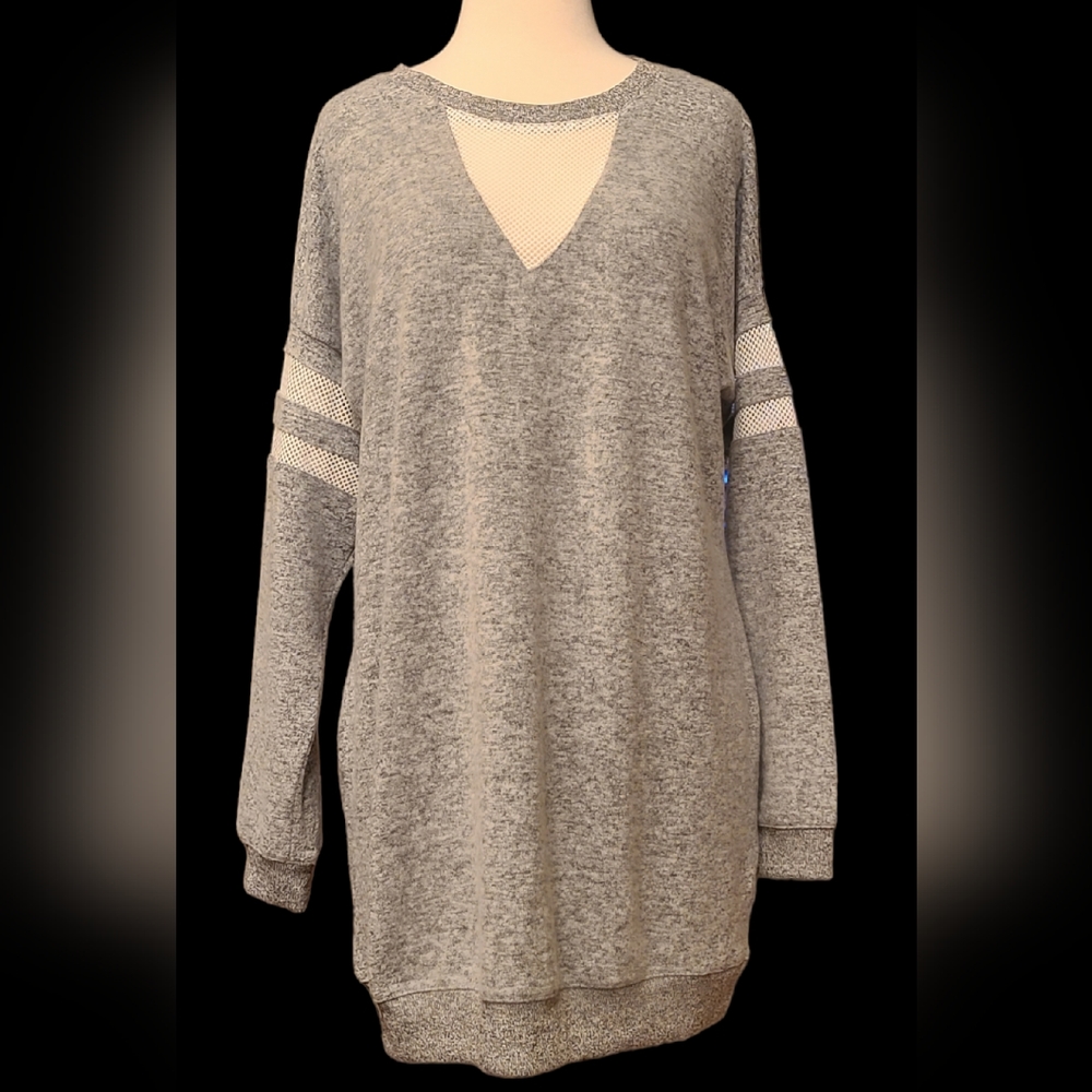 NWT Inspired hearts size XL gray top
